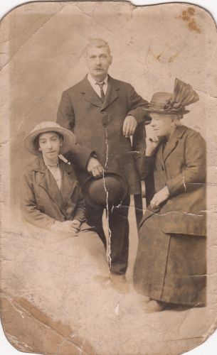 William (58), Elizabeth (57) and Ida (13) House, 1916