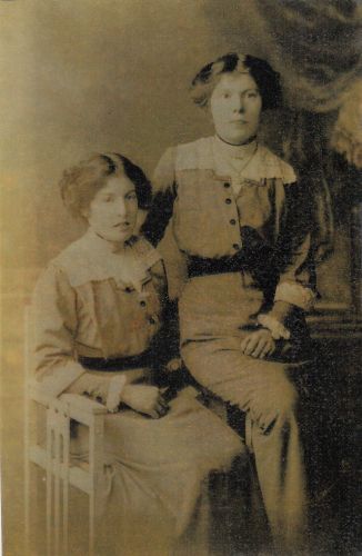 Edith Rose born 31/8/1890 and Florence Ellen b 5/8/1896